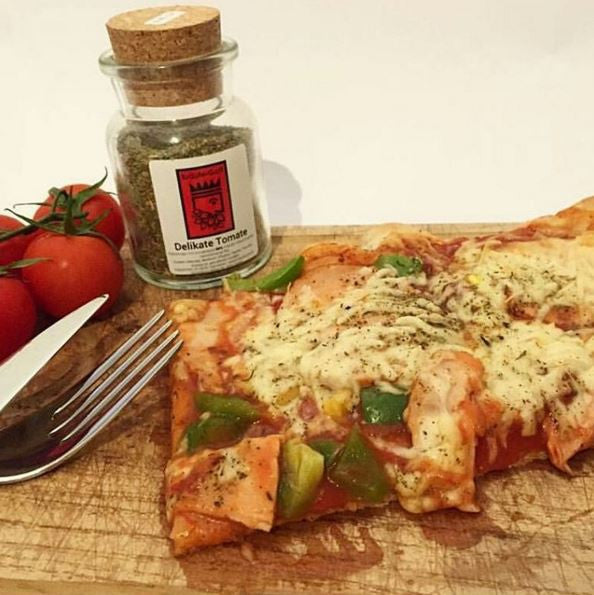 Pizza + Delikate Tomate